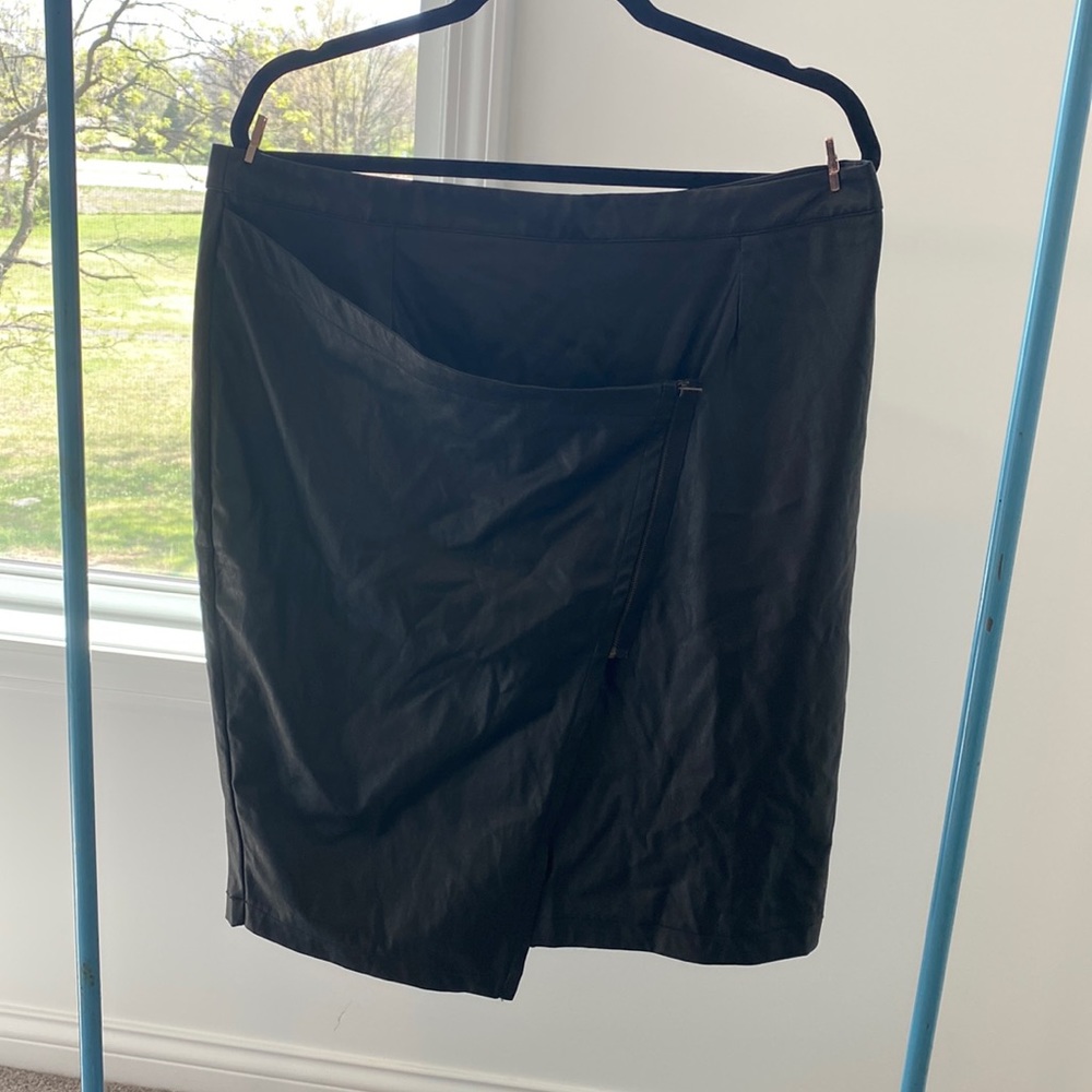 Hot swag leather knee length skirt